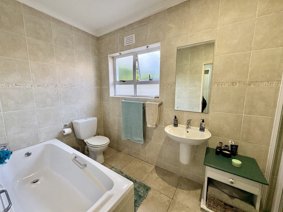 To Let 3 Bedroom Property for Rent in Sunningdale Western Cape